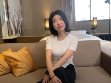 Em nhân viên văn phòng với thân hình bốc lửa